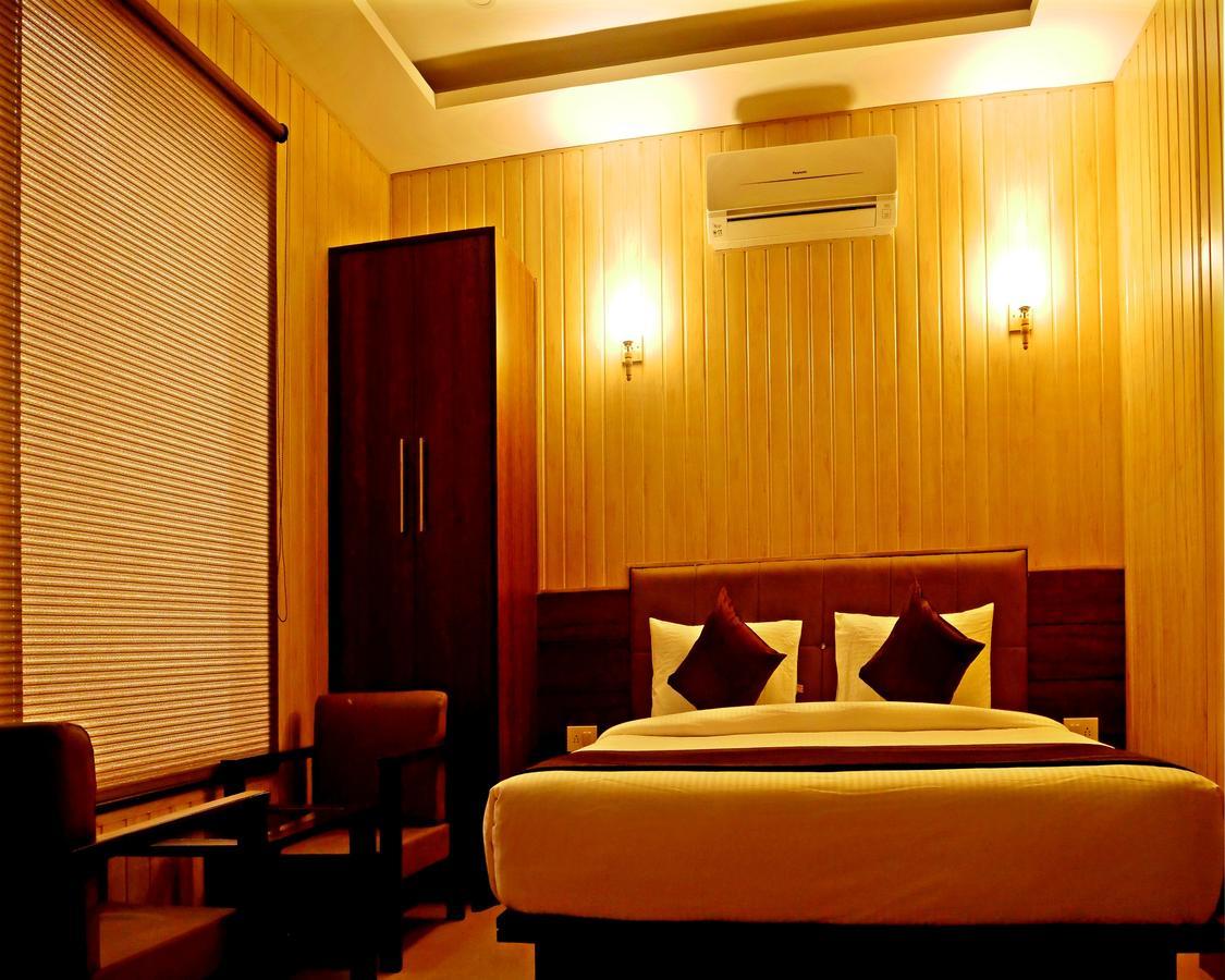 Hotel Trance Ganga Tapovan 외부 사진