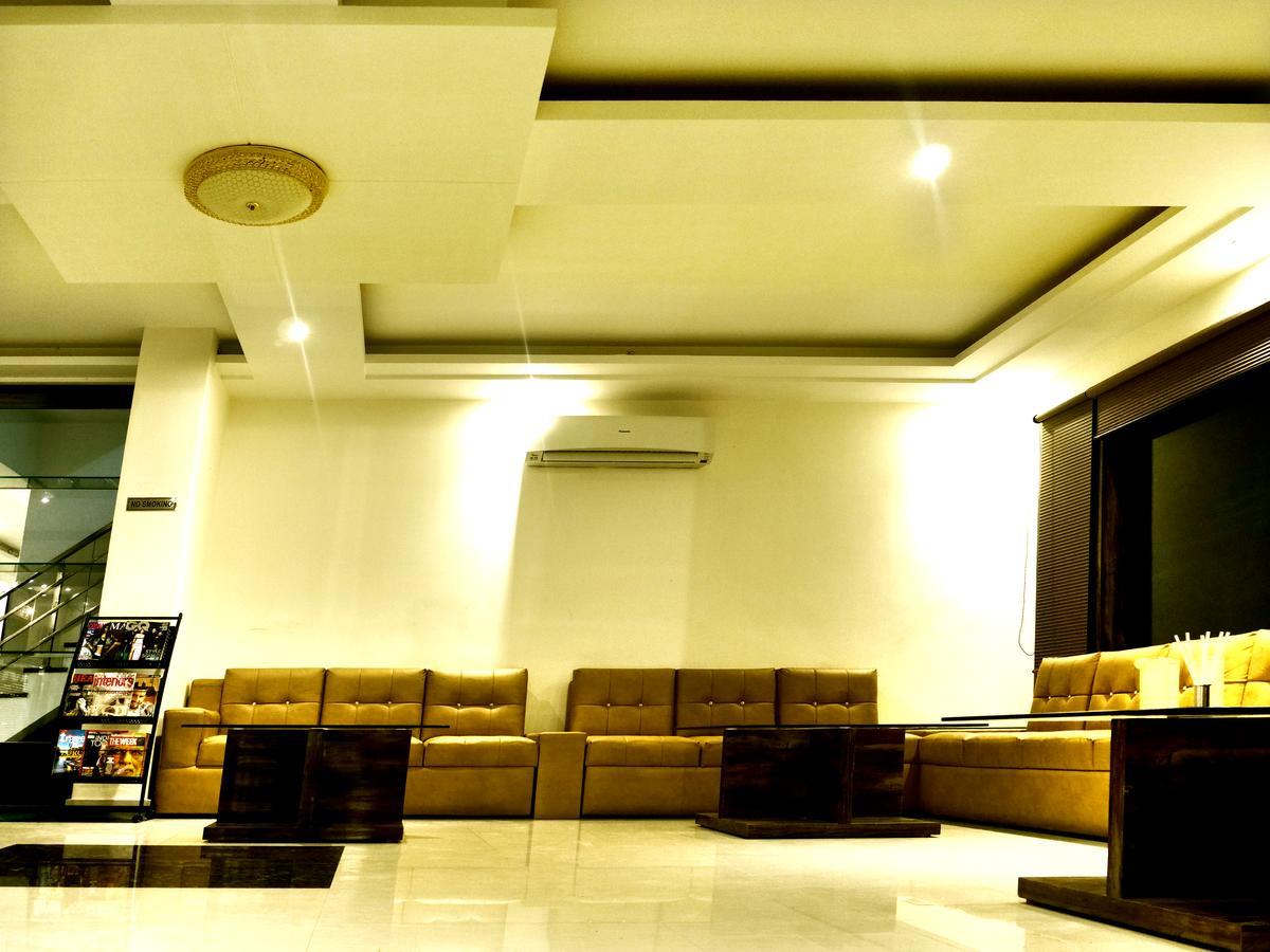 Hotel Trance Ganga Tapovan 외부 사진